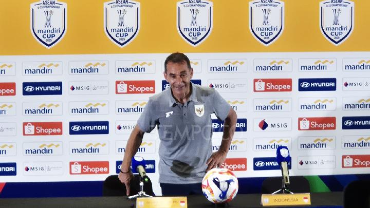 Gerald Vanenburg Upbeat About Indonesia vs. Thailand Semifinal Match at AFF U-23 Cup