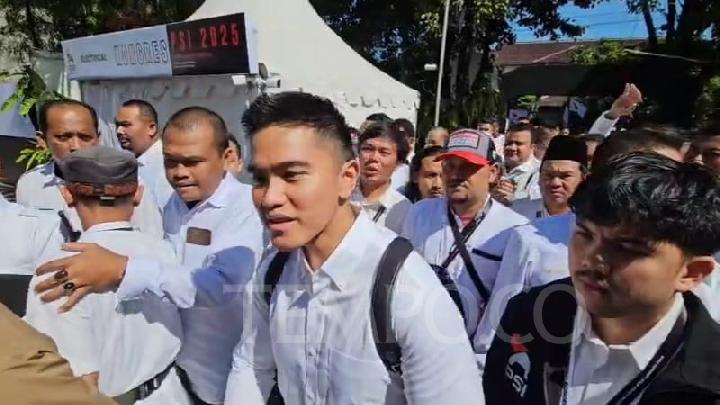 Tiba di Kongres PSI, Kaesang Minta Restu Jokowi hingga Eriana