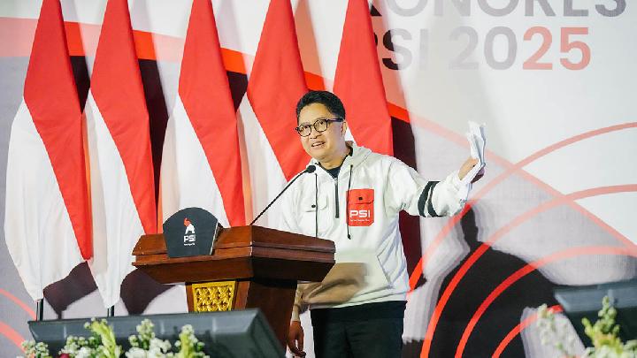 PSI kurucusu figürü Jokowi olmadan arayan Jeffrie Geovanie partisini yetiştiriyor.