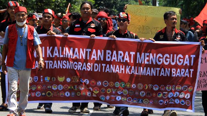 Aliansi Kalimantan Barat Menggugat Tolak Program Transmigrasi | tempo.co