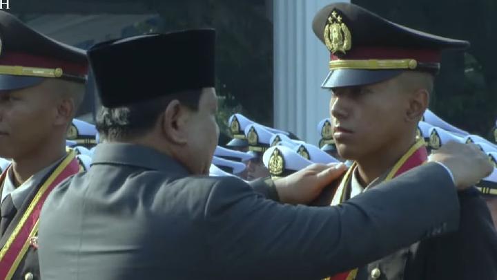 Prabowo, yeni atanan TNI-Polri subaylarını halkın savunması için hatırlattı