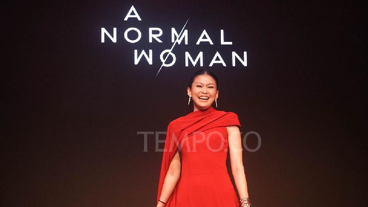 Filmda Vitalka va Natashaning jinsiy aloqa qilishlari tasvirlangan. Filmda Vitalka va Natashaning jinsiy aloqa qilishlari tasvirlangan.