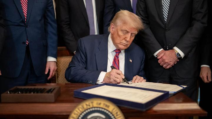 Trump Lowers EU's Tariffs to 15% as Deal Reached with von der Leyen