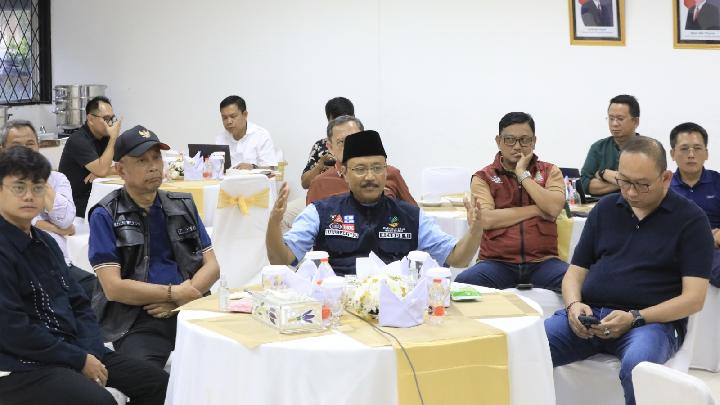 Menteri Sosial Saifullah Yusuf (tengah), memimpin rapat evaluasi pelaksanaan Sekolah Rakyat di Jakarta, Ahad, 27 Juli 2025. Dok. Kemensos