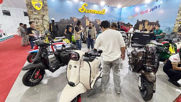 Booth brand motor Scomadi pada pameran Gaikindo Indonesia International Auto Show (GIIAS) 2025 di International Convention Exhibition, Tangerang, Banten, 27 Juli 2024. Tempo/Alif Ilham Fajriadi