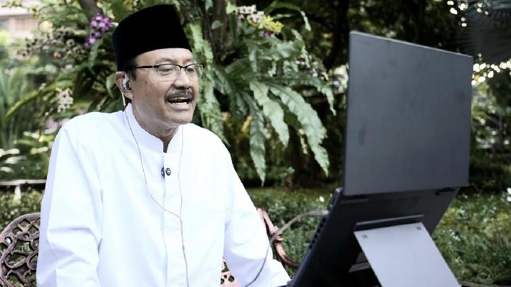 Menteri Sosial Saifullah Yusuf (Gus Ipul), menyampaikan arahan penting kepada para Kepala Sekolah dan Guru Sekolah Rakyat saat sosialisasi daring yang berlangsung di Jakarta, pada Ahad, 27 Juli 2025. Dok. Kemensos