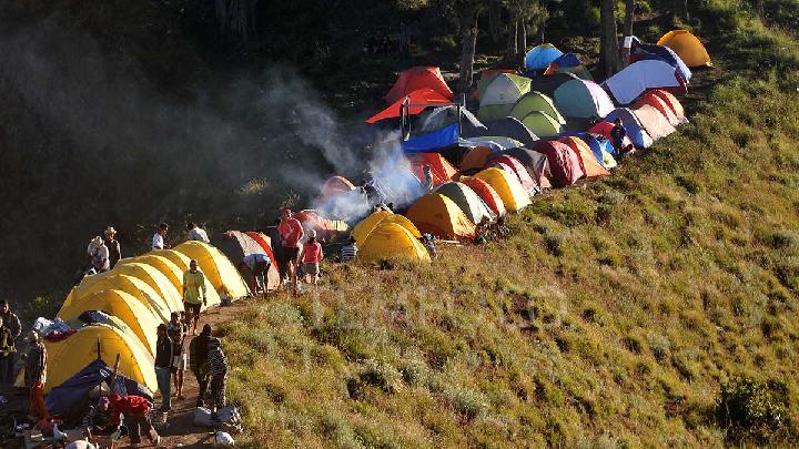 Indonesian Mountains Close Ahead of 80th Independence Day Celebrations