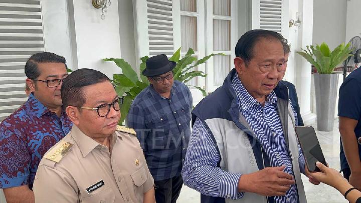 SBY Sambangi Pramono Bawa Pelukis Jerman untuk Lukis Monas dari Lantai 23