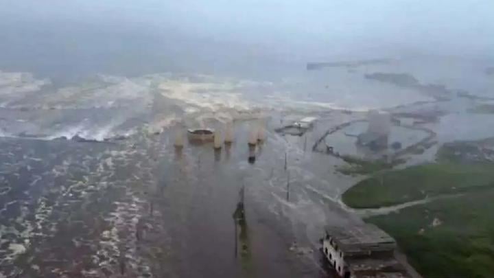 Tsunami Waves Reach Hawaii and California After Russia's 8.8-Magnitude Quake