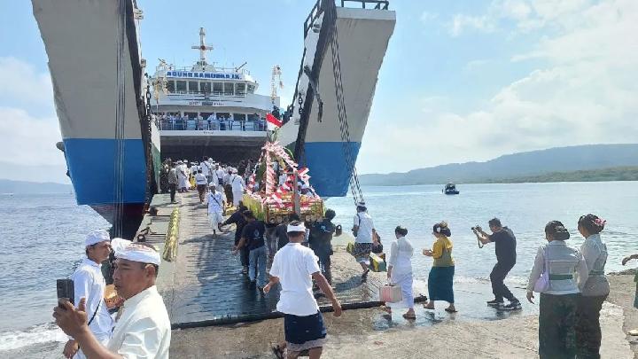Makna Prosesi Mulang Pakelem di Selat Bali Usai Kecelakaan KMP Tunu Pratama Jaya