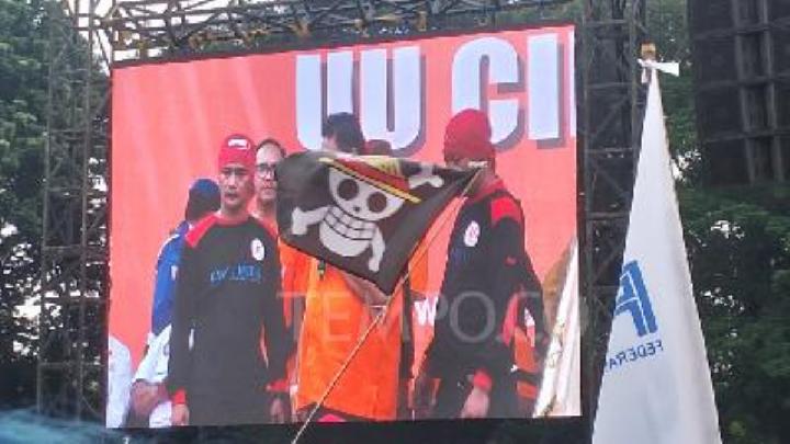 Indonesians Continue to Fly the One Piece Flag Despite Government Threats