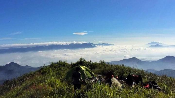 Pemandangan dari puncak Gunung Sangar Bandung tahun 2020. Dok.Istimewa/Rizky Priyadi