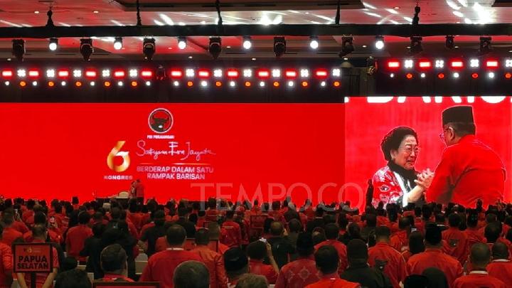 Tangis Megawati Saat Hasto Muncul di Tengah Pidato Penutupan Kongres PDIP
