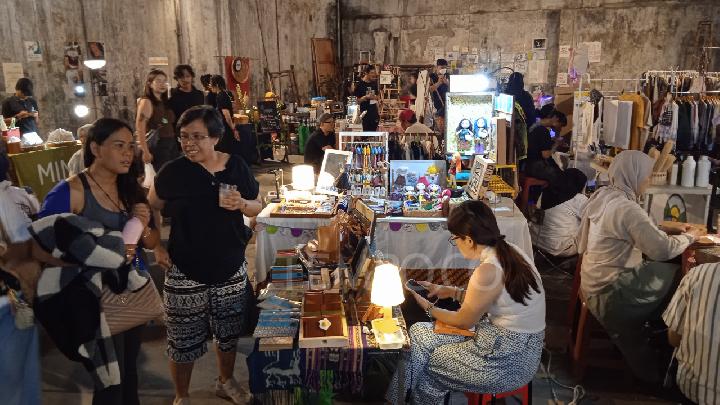 Festival Senjalogi yang berlangsung 1-3 Agustus 2025 di Jalan Cibadak Bandung. (TEMPO/Anwar Siswadi)