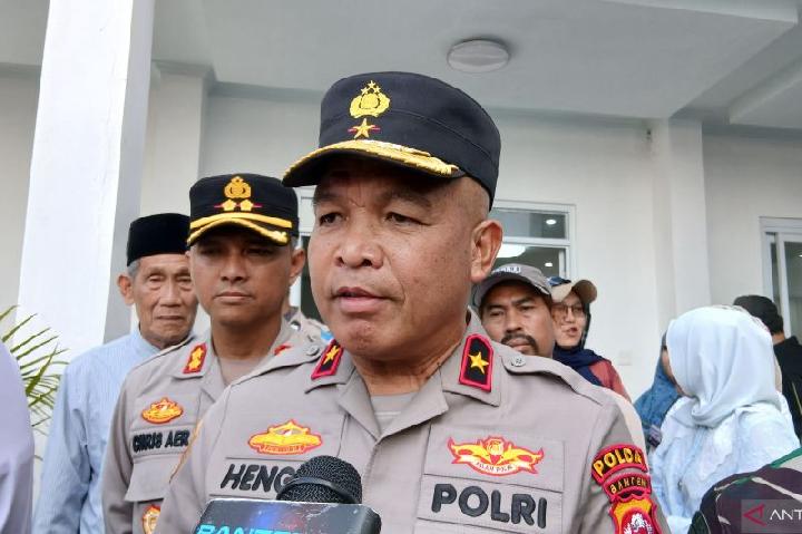 Indonesian Police Threaten Residents Who Fly One Piece Flags