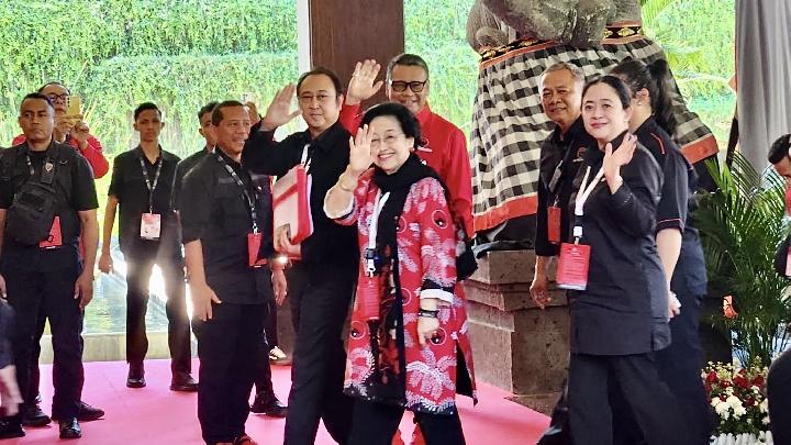 Hari Kedua Kongres PDIP, Megawati Hadir Bersama Prananda danÂ Puan