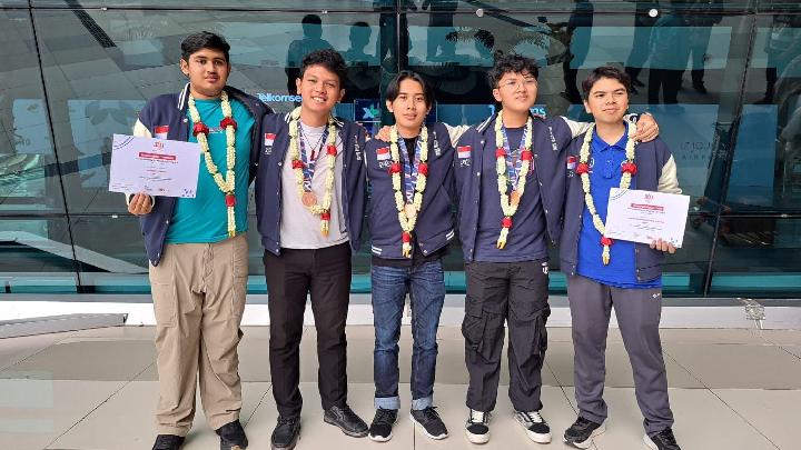 Indonesian Students Win 3 Bronze Medals, 2 Awards at the 55th International Physics Olympiad