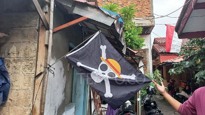 Those Who Refuse to Lower the One Piece Flag