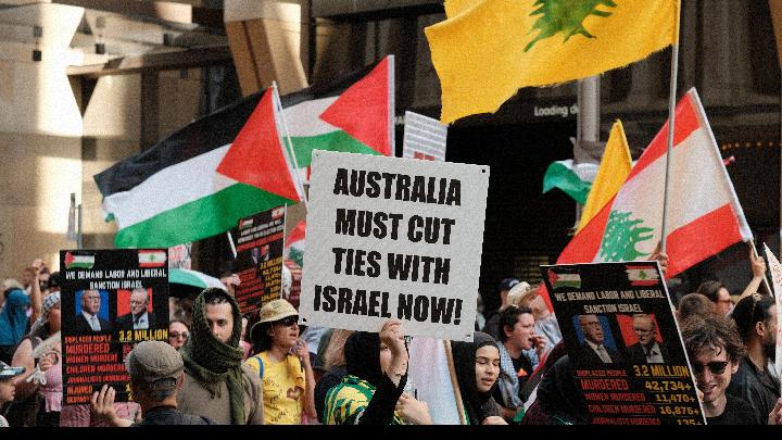 Wikileaks Founder Julian Assange Joins Thousands in Sydney Pro-Palestine March