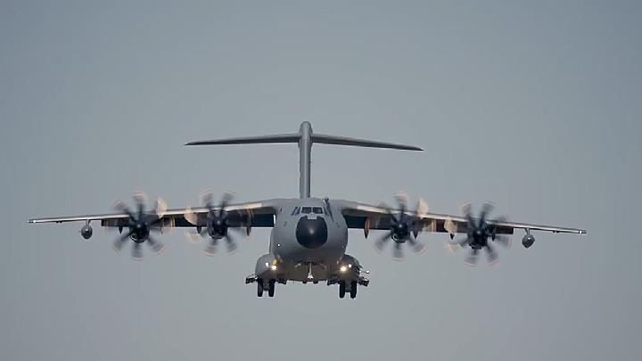 Endonezya Hava Kuvvetleri’nin A400M uçağı Halim Perdanakusuma Hava Üssü’nde konuşlanacak Endonezya Hava Kuvvetleri’nin A400M uçağı Halim Perdanakusuma Hava Üssü’nde konuşlanacak