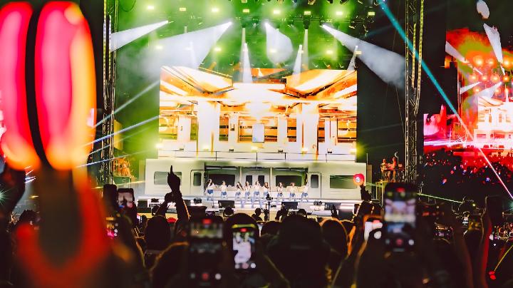 7 Fakta Menarik Penampilan Twice di Lollapalooza Chicago 2025