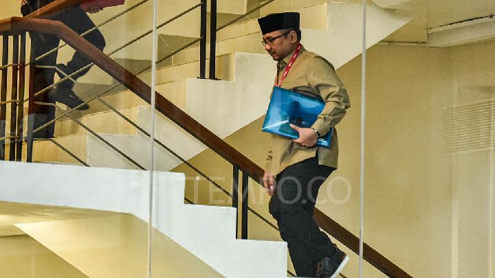 KPK Raids Home of Former Minister over Alleged 2024 Hajj Quota Corruption