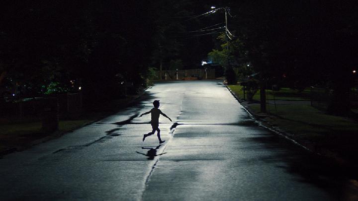 Sinopsis Film Weapons, Teror Misterius Hilangnya 17 Anak