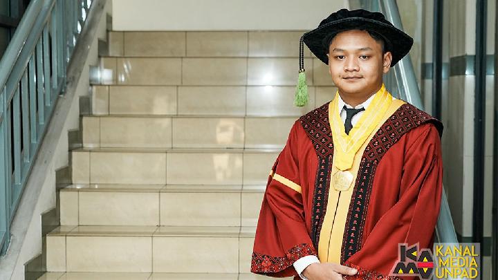 Mahasiswa Universitas Padjajaran (Unpad) Dava Adila Syuaib resmi menjadi Sarjana Kedokteran. Dok Unpad