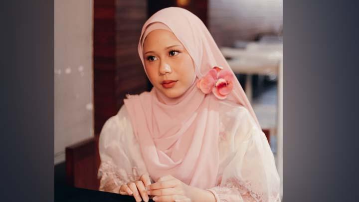 Pesona Nadin Amizah saat Pengajian Jelang Pernikahan, Makeup Natural dan Berhijab