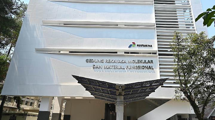 Gedung Rekayasa Molekular dan Material Fungsional bantuan Pertamina yang berdiri di kawasan Institut Teknologi Bandung (ITB), Bandung, Jawa Barat. Foto: Dok. Pertamina