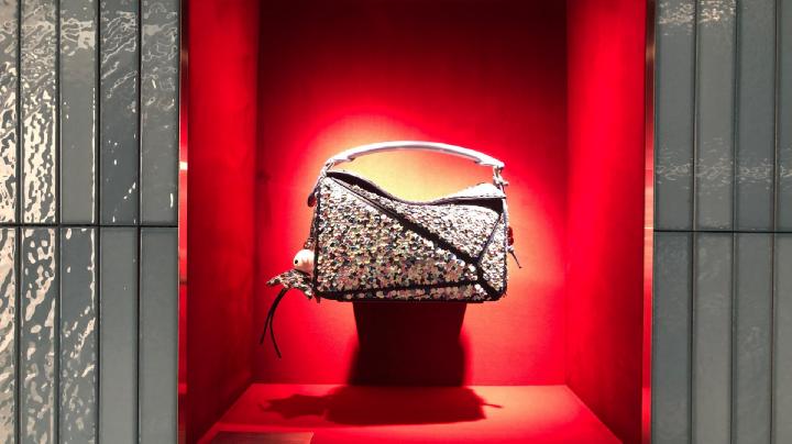 Selebrasi 10 Tahun Loewe Puzzle Bag, Ada Koleksi Terbatas dan Pop-Up