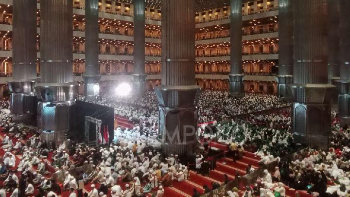 Father Aloysius Budi Leads State Defense Pledge Ceremony at Istiqlal Mosque