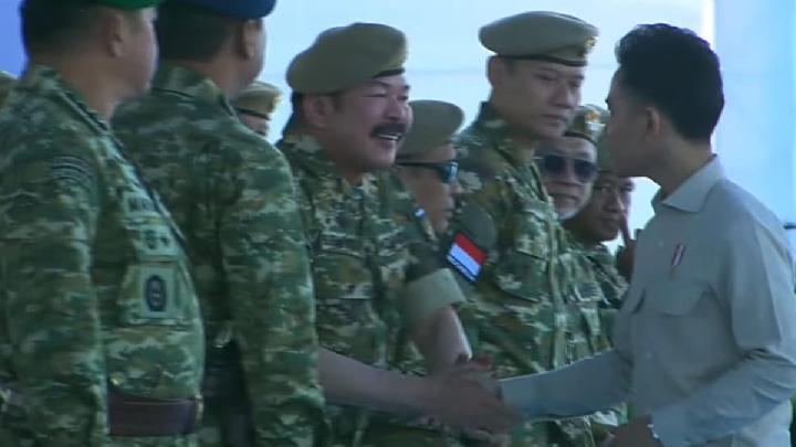 Tak Disalami Gibran di Upacara Gelar Militer, AHY: Enggak Ada Masalah