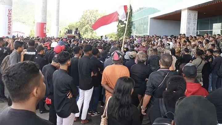 Thousands Protest in Papua Demanding Acting Governor Replaced Amid Election Rage