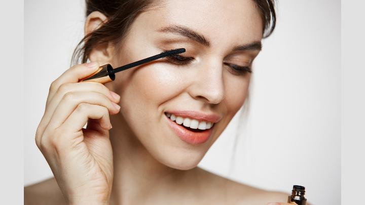 11 Rekomendasi Serum Bulu Mata yang Cepat Melentikkan 