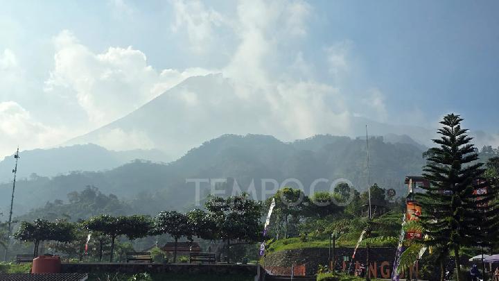 Mount Merapi Erupted Lava 110 Times in a Week, Tourists Warned to Stay Alert