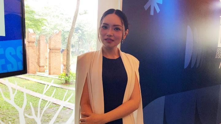  Founder Somethinc Irene Ursula Selalu Bawa 3 Makeup Ini, Coba Tebak?