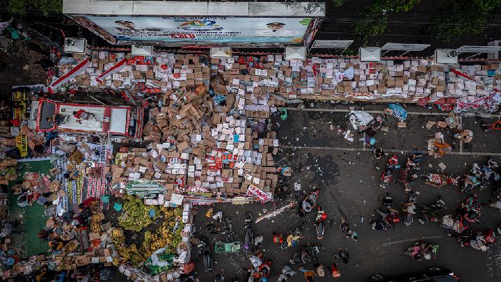 Thousands Flock Pati's Town Square, Demanding Regent to Step Down