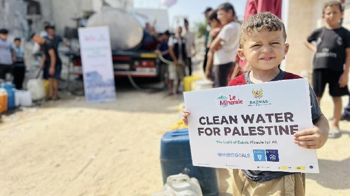 Baznas RI Bersama Le Minerale Salurkan 224.000 Liter Air Bersih untuk Warga Gaza