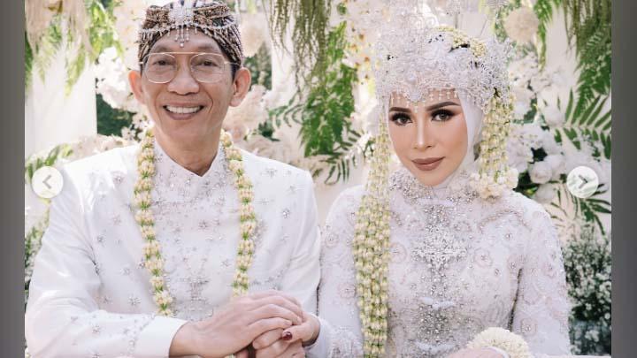 Rayakan Ulang Tahun Pernikahan, Melly Goeslaw dan Anto Hoed jadi Pengantin Sunda