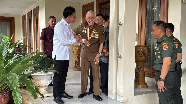 Gibran Singgung Amanah Perjuangan saat Kunjungi Try Sutrisno
