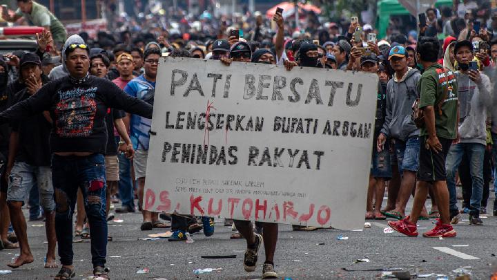 Bupati Pati Dituntut Mundur. Dapatkah Kepala Daerah Dimakzulkan?