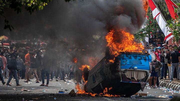 Pati Regent Protest: 40 Rushed to Hospital as Police Fire Tear Gas at Protesters