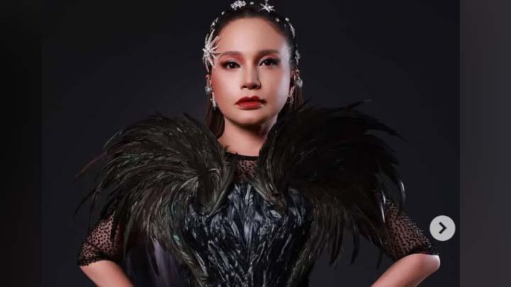 Detail Makeup Bold Rossa jadi Muse OMG di Jember Fashion Carnaval 2025