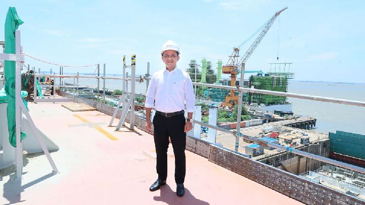 Indonesia's Floating LNG Tanker to Operate in West Papua by 2027, Says Energy Minister