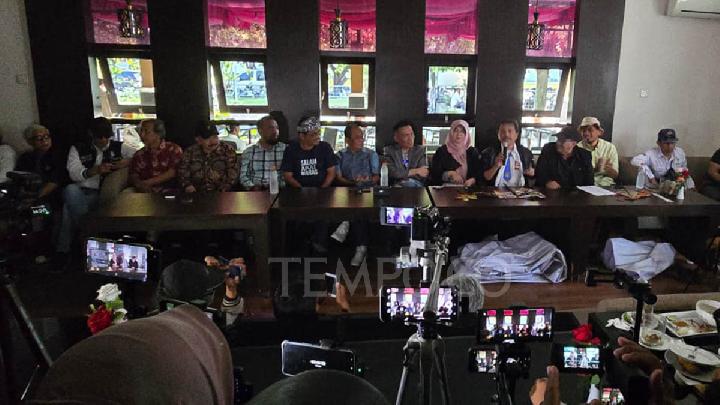 Peluncuran Buku Jokowi's White Paper Roy Suryo Cs di UGM: Lokasi Dipindah, Lampu dan AC Dimatikan