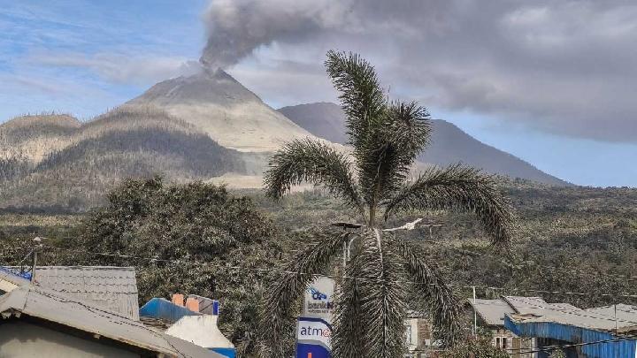 Mount Lewotobi's Decreased Volcanic Activity Indicates Potential Short-Term Stability, Says Geological Agency