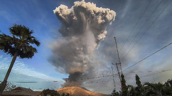 Indonesia's Mount Lewotobi Laki-Laki Still Has Potential for Explosive Eruption, Says Geological Agency