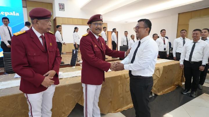 Menteri Sosial Kenalkan Seragam Sekolah Rakyat