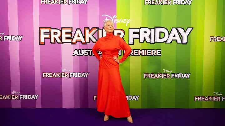 Kritik Keras Jamie Lee Curtis Soal Tren Operasi Plastik di Era Kecantikan Modern